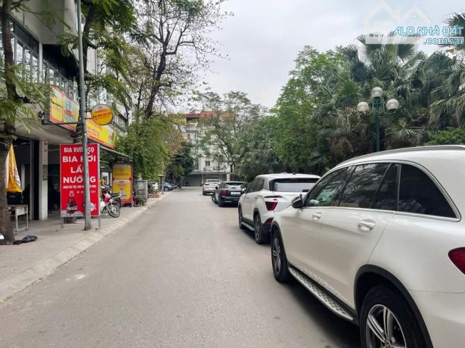 BÁN NHÀ HOÀNG CẦU - VƯỜN HOA 1/6 50m 7 TẦNG THANG MÁY - 15 Tỷ