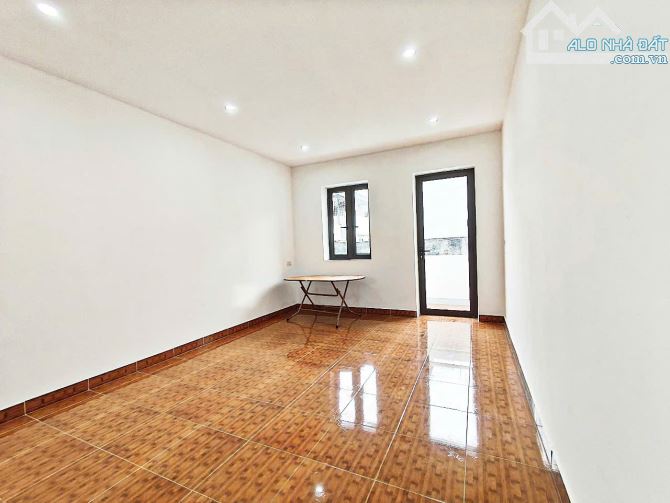Bán nhà 3 tầng sạch đẹp về ở luôn ngõ 109 Trại Lẻ