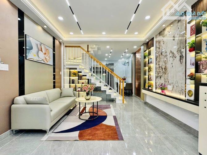 Cô Hà bán gấp căn nhà hẻm 1/ ngay Hòa Bình, Tân Phú. Giá: 3 Tỷ 050 / 54m2. Sổ hồng riêng