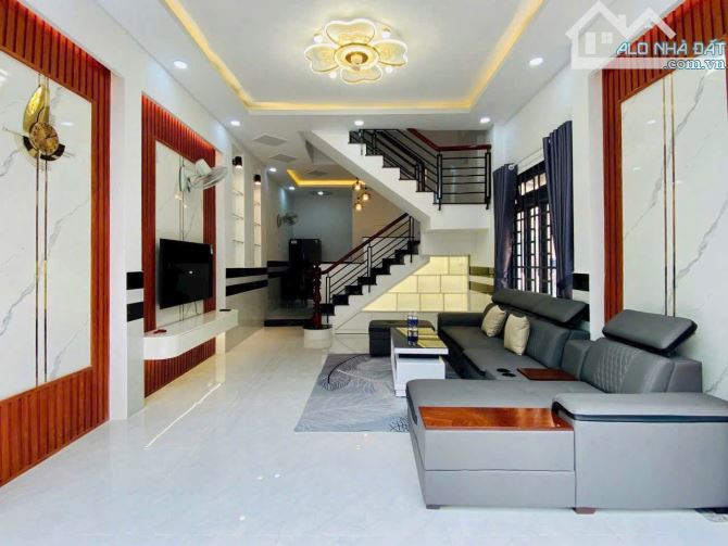 BÁN NHÀ 63M2 TẶNG NỘI THẤT NGAY NGUYỄN VĂN CÔNG, GÒ VẤP. GIÁ 5 TỶ 260TR, SỔ RIÊNG