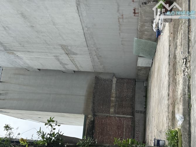 DƯƠNG HÀ ĐƯỜNG HAI XE TẢI TRÁNH NHAU. DT 80M, MT 5M