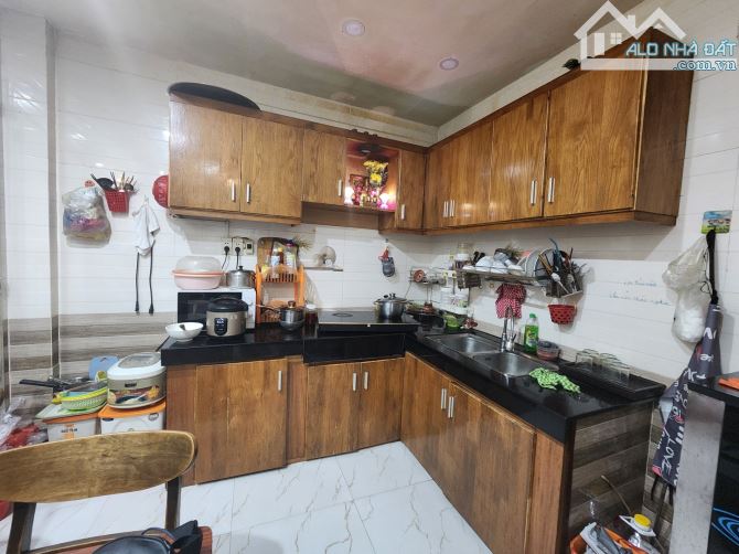 CỰC HOT, NHÀ 3 TẦNG GẦN MẶT TIỀN ĐIỆN BIÊN PHỦ, NHÀ XÂY ĐẸP KIÊN CỐ VÀO Ở ĐƯỢC NGAY.