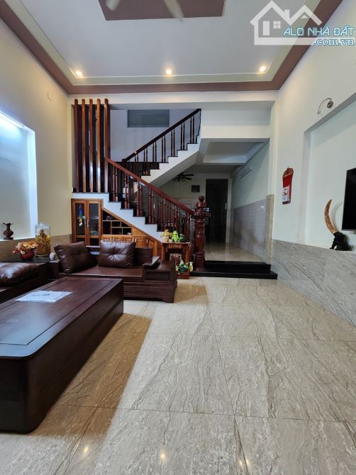 CẨM LỆ, NHÀ MẶT TIỀN 2 TẦNG 2 MÊ, 3PN, CHỦ XÂY TÂM HUYẾT.