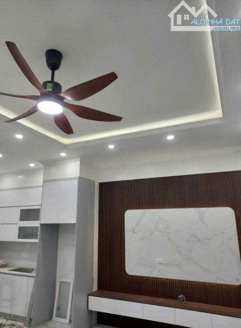 BÁN NHÀ XÂY MỚI 3,5 TẦNG NGÕ CÁCH MẶT ĐƯỜNG KÊNH  30M