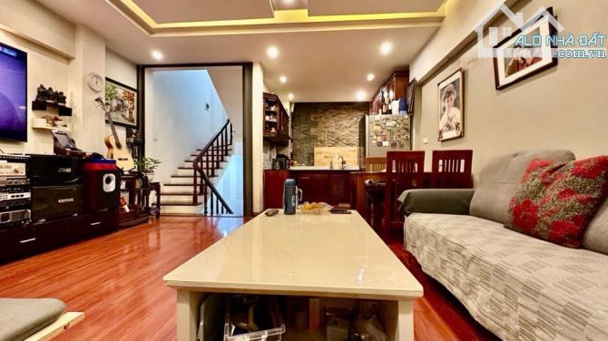 THÁI THỊNH - MẶT NGÕ Ô TÔ THÔNG - KINH DOANH - 40M2 -15.5 TỶ