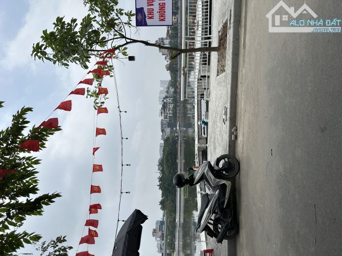 Bán nhà Phố Mai Anh tuấn. Đống đa. Diện tích 50m. 6 tầng. Mặt tiền 4,2m. Giá 30 tỷ