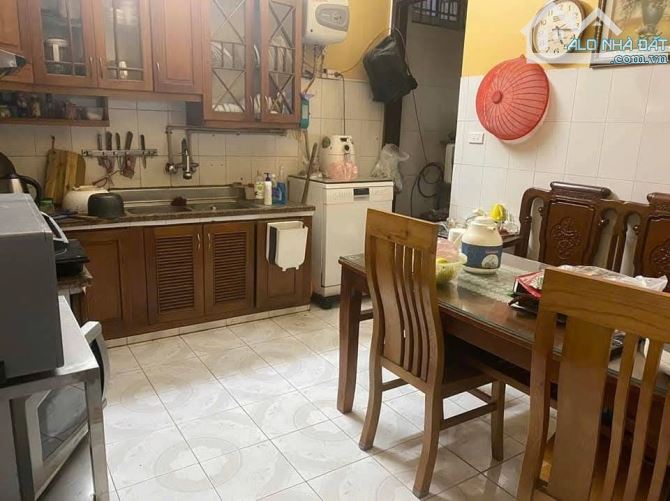 Cho thuê nhà Cầu Giấy 68m2 x4 tầng tiện ở và làm văn phòng