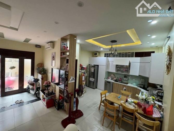 THÁI HÀ - NGÕ THÔNG Ô TÔ TRÁNH ĐỖ CỒNG - CHO THUÊ - 45M2 -12.5 TỶ