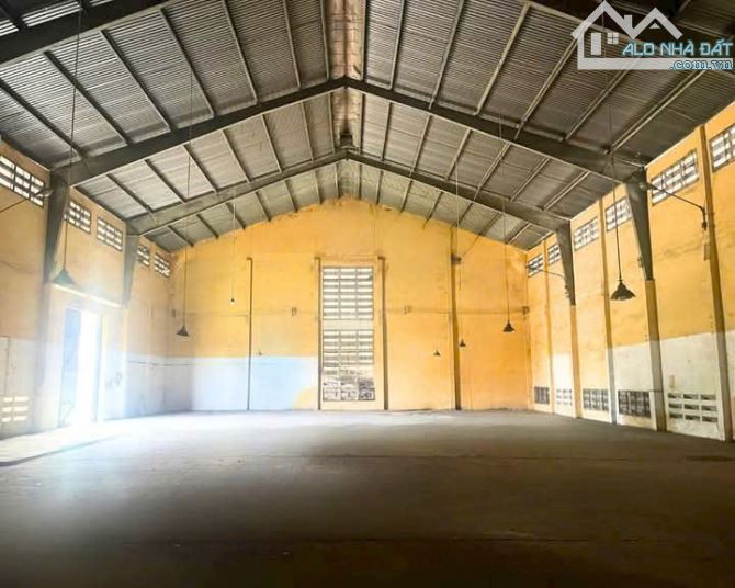 CHO THUÊ KHO XƯỞNG 670M² MẶT TIỀN CONTAINER 24/24 - GẦN VÒNG XOAY TRẦN VĂN GIÀU