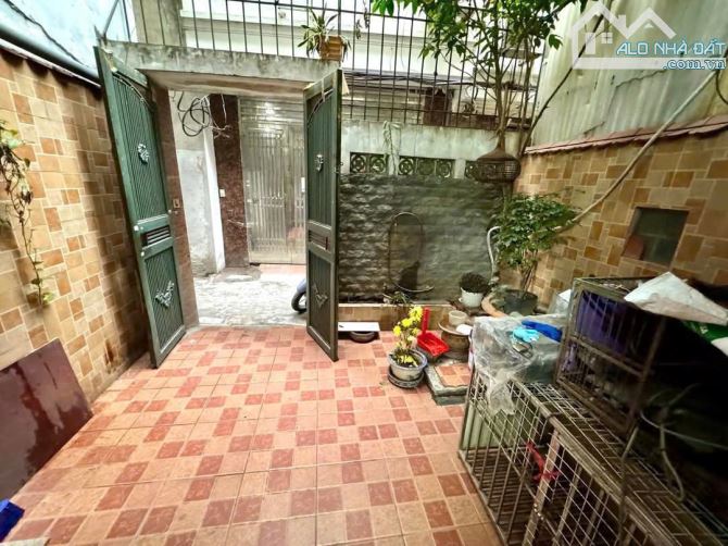 THÁI THỊNH - BÁN ĐẤT TẶNG NHÀ 2 TẦNG, NGÕ THÔNG, 20M RA PHỐ 58M 10.5 TỶ