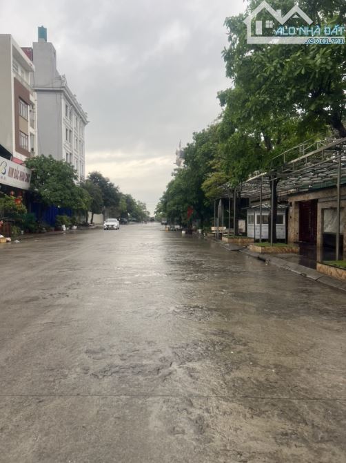 LÔ GÓC 52,8m. MT4,8m giá tốt 0T0 qua vuông  TRƯỚC SAU - SÁT KHU ĐẤU GIÁ KIM THIỀU, HƯƠNG M