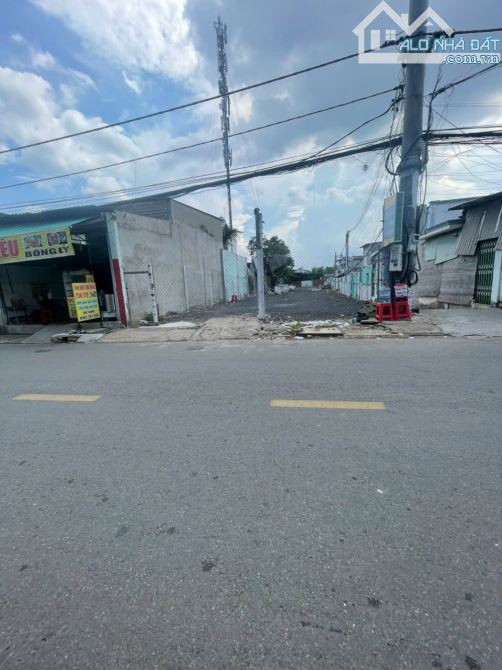 ĐẤT 404m2 TRUNG TÂM DĨ AN, SAU LƯNG TTTM GO!