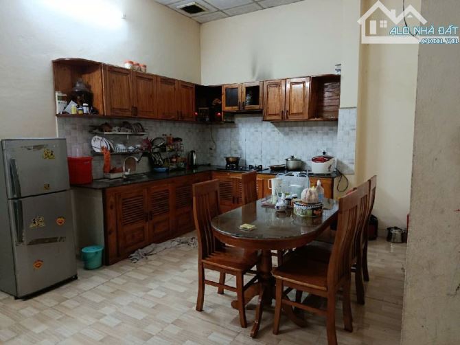 🎉🎉Gấp bán Đất diện tích lớn, tặng nhà C4 mặt bằng kinh doanh khủng, tọa lạc mặt tiền đườ