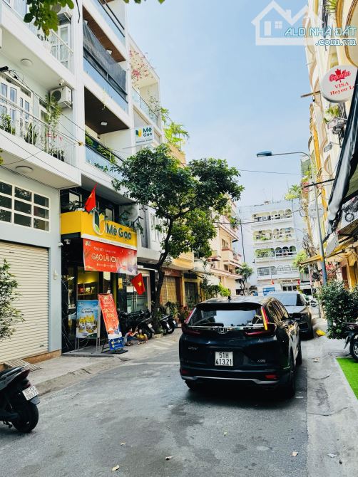 CĂN GÓC SIÊU HIẾM CÓ BAN CÔNG RỘNG MẶT TIỀN ĐƯỜNG SỐ TRỤC LỚN 2 Ô TÔ  NÉ THOẢI MÁI - CHỈ 1