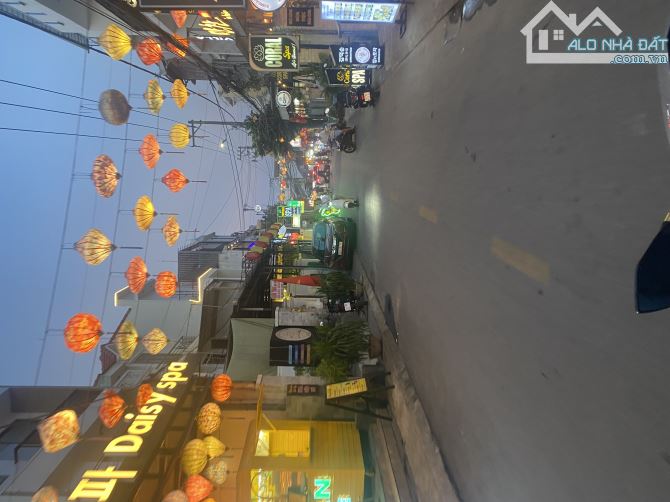 Phố Cổ Hội An .Mặt tiền Ngô Quyền chỉ 75 triệu/m2.