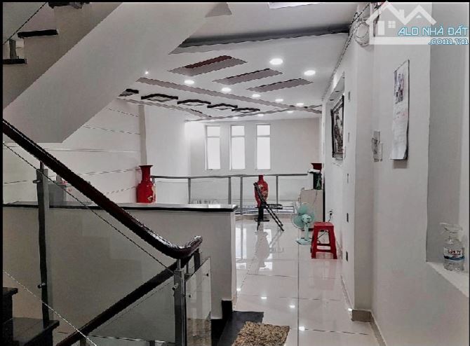 Bán nhà Phạm Văn Chí hẻm 4,5m thông, 4 tầng rất mới ( 4,3 X 21 ) nở hậu 11m hoàn công đủ.