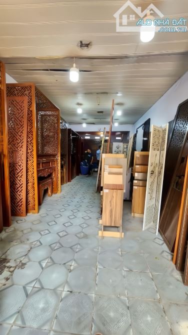Mặt phố La Thành, ko QH, vỉa hè, kinh doanh, 68m*3T cũ, cho thuê 300tr/năm, sổ nở hậu