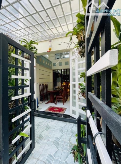 Hạ 270 triệu, nhà 32m2, 4 tầng BTCT, hẻm xe hơi, gần CV Làng Hoa Gò Vấp, nhỉnh 4.5 tỷ