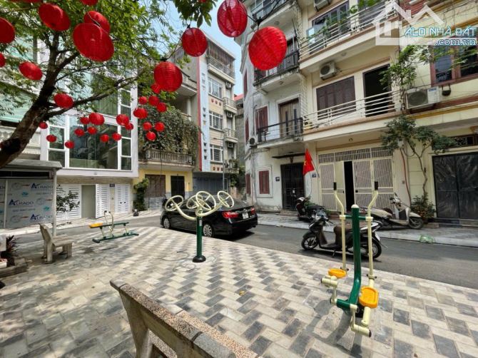 PHÂN LÔ Ô TÔ ĐỖ VỈA HÈ, XUÂN LA TÂY HỒ, 60M2 15M MT LÔ GÓC 2 MẶT, CẠNH VÀNH ĐAI 2.5