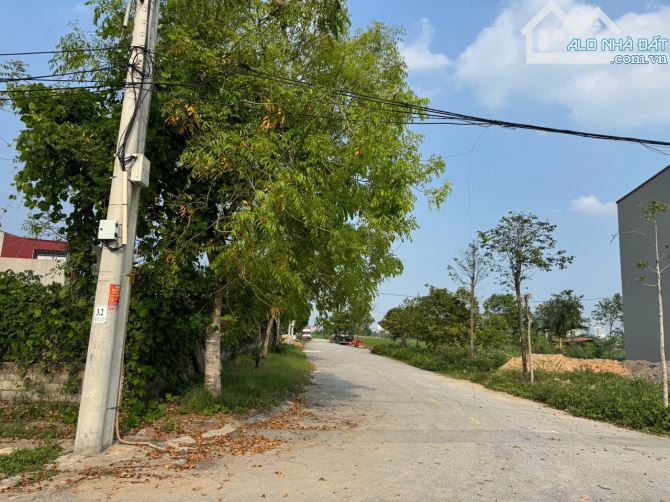 Bán Lô Góc Trà Xuyên . dt 95m . mt 5m . hướng T & B . giá 8ty750