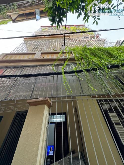 Nhà tự xây, ngõ 40 Phan Đình Giót, sổ 64m2,gần oto, ngõ SH quay đầu. Bán gấp 11 tỷ