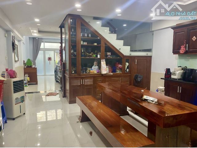 NHÀ ĐẸP 4 TẦNG - NGANG 4,95M, NỞ HẬU 5,2M , DÀI 20M - ĐÔ ĐỐC LONG, Q.TÂN PHÚ