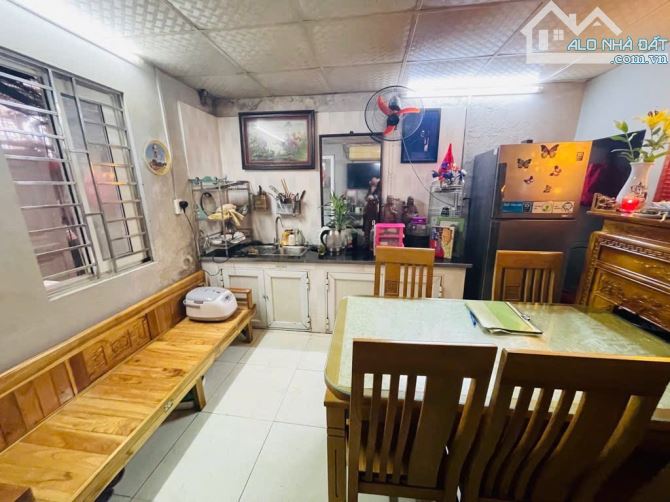 Bán nhà trong ngõ phố Lạc Long Quân , vị trí đẹp , ô tô vào