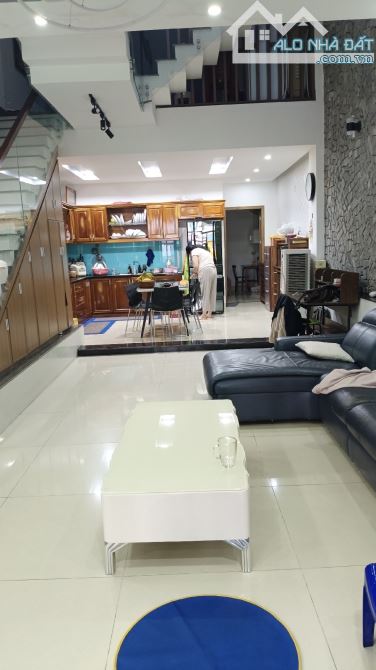 Chính chủ bán nhanh nhà 3 tầng siêu đẹp đường Phạm hữu Kính