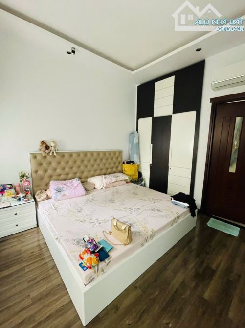 TỔNG HỢP NHÀ MẶT TIỀN ĐƯỜNG TRÊN 9M TẠI PHƯỜNG TÂN TIẾN - NHÀ ĐẤT THÀNH LIÊM