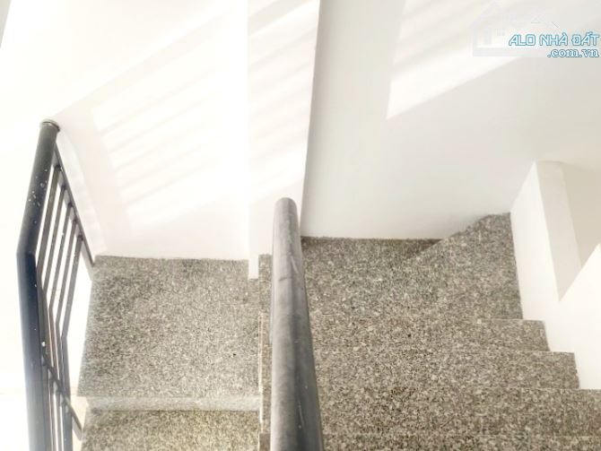 Cho thuê nhà 1 trệt 1 lầu hẻm xe hơi Trần Bình Trọng, Quận 5