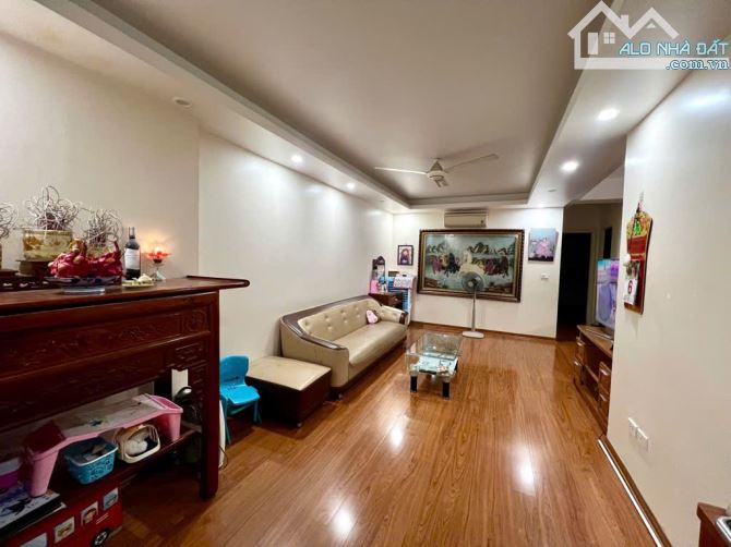 Bán căn hộ chung cư Sài Đồng Long Biên rộng 75m 2 ngủ 2wc view tầng cao giá 3 tỷ 290tr