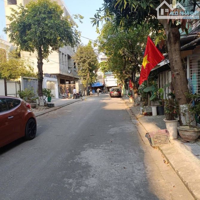 Nhà 2 tầng Nguyễn Khánh Toàn song song Phan Đăng Lưu, giá tốt