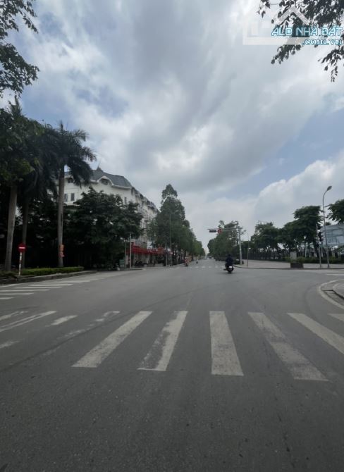 Bán siêu phẩm phân lô vỉa hè tòa CCMN 12 phòng khép kín dòng tiền