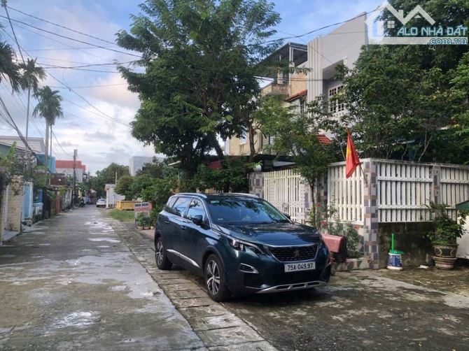 BÁN ĐẤT KIỆT Ô TÔ NGUYỄN SINH CUNG
