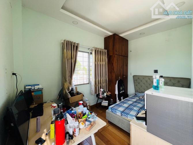 Bán nhà hẻm Dương Bá Trạc Phường 1 Quận 8. Nhà hẻm 1 xẹt, hẻm xe hơi thông thoáng, gần Tiể
