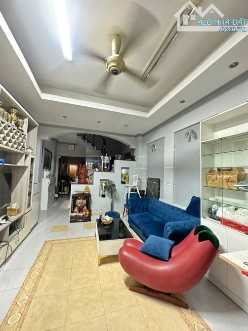 Bán nhà hẻm xe hơi Dương Bá Trạc Phường 1 Quận 8. Nhà vuông vức, gần cầu Nguyễn Văn Cừ