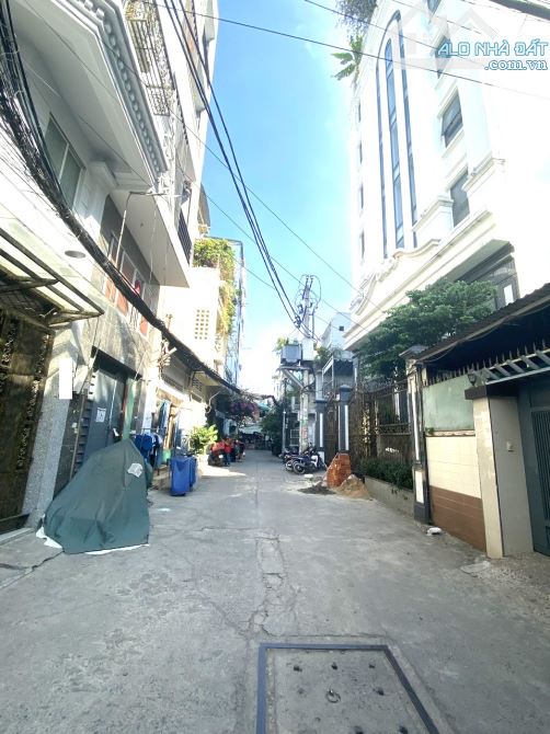 Bán nhà HXH NGỦ TRONG PHÒNG CMT8 Q.10, 4 tầng, MT rộng thênh thang, tròn 12 tỷ