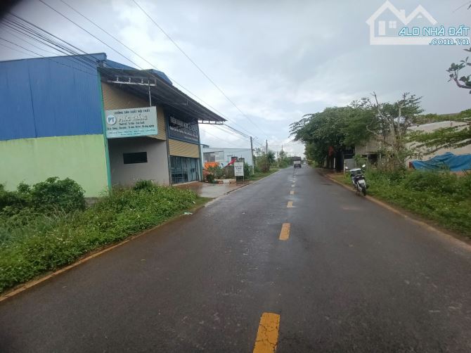 Bán đất mạt tiền DH1 kinh doanh buôn bán Dt 10x100m tc196m2 giá 3ty