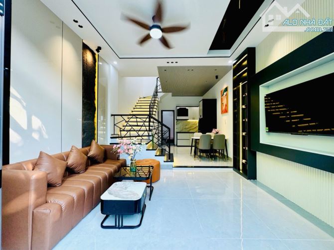 NHÀ ĐẸP 3 TẦNG KIỆT HOÀNG DIỆU TT HẢI CHÂU ĐÀ NẴNG CHỈ 3 TỶ HƠN