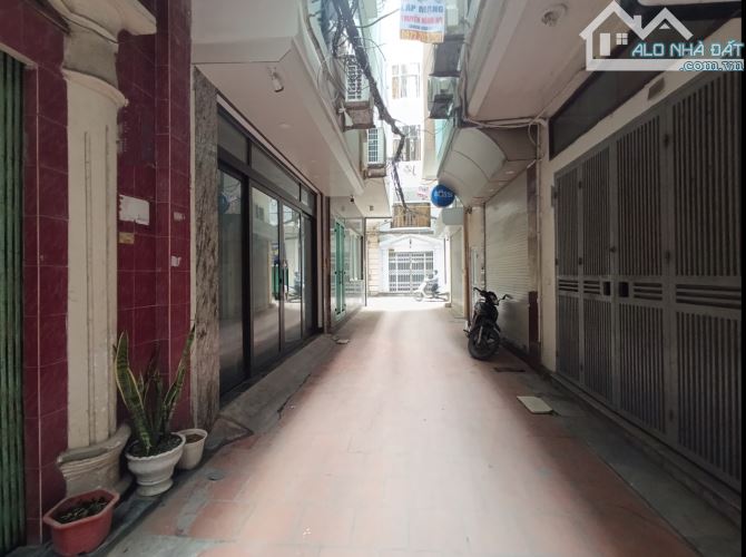 Bán căn phân lô ô tô vào tận cửa, đường Láng - Đống Đa, tầng 1 kinh doanh tốt.
