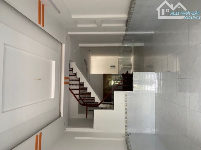 Nhà hẻm 8m đường số 10 Hiệp Bình Phước 68m2 3 tầng 5PN-3WC giá rẻ 5.8 tỷ hỗ trợ bank