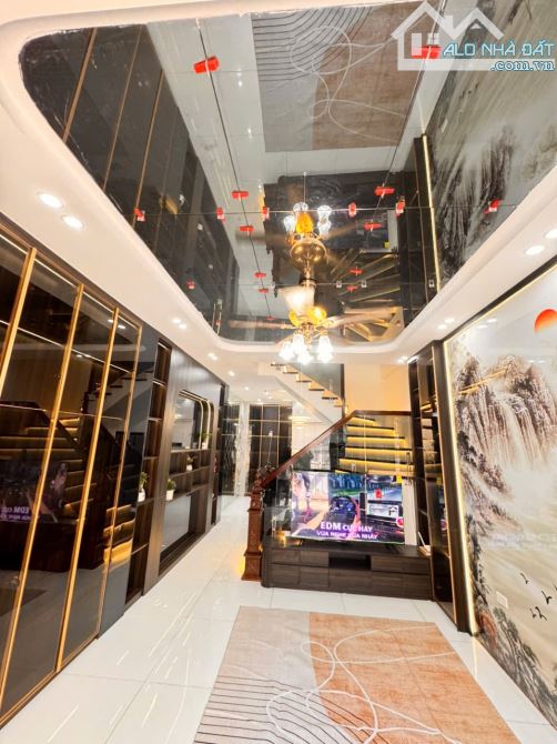 THANH XUÂN PHÂN LÔ OTO ĐỖ CỬA FULL NỘI THẤT CAO CẤP