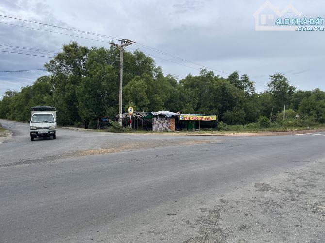 Bán hơn 1 hecta lô Góc mặt tiền Hùng Vương - TX LaGi giá ngộp 6.8tr/m2 view Biển