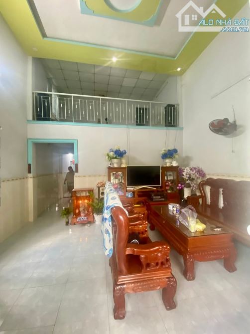 Bán nhà 2 tầng 70m2 HXH 5m thới tam thôn HM hơn 3 tỷ