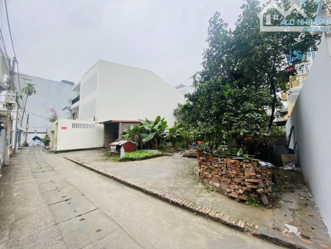 Bán 330m2 đất NGỌC THUỴ - Oto tránh , phân lô đầu tư đẹp
