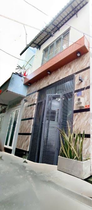 3tỷ xíu, nhà 2 tầng, ngang 4,5m rộng bề thế, Gò Vấp, gần Nguyễn Oanh