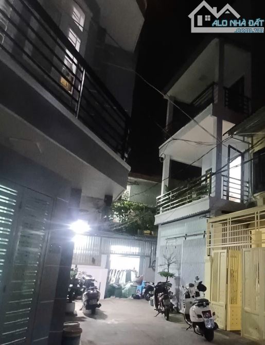 Bán nhà hẻm 4m - 3 tầng - 4 * 16m - 4pn - kế khu phúc hợp Lacasa Phú Thuận - chỉ 5.5 tỷ