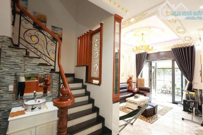 Bán nhà Thái Thịnh 57m2 ngõ oto kinh doanh tốt sát mặt phố 20 tỷ