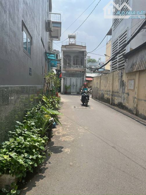 Bán căn nhà 2 mặt tiền  Thống Nhất p16 - xe hơi di chuyển thuận tiện thông suốt