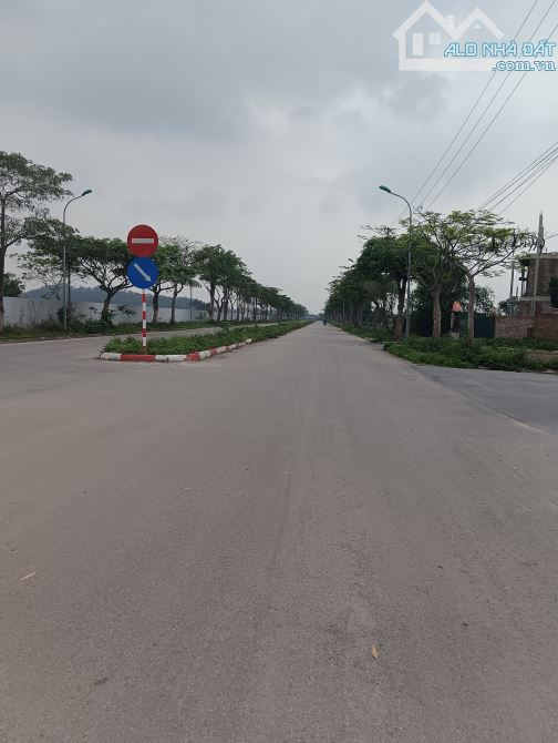 Bán đất - Xã Mai Đình (Sóc Sơn)-Đường Thông-Ô Tô -112 M2- 3,2 Tỷ